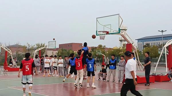 ɽ�|���������W(xu��)Ժ��һ�á�У�@��������3V3�@��ِ�����u